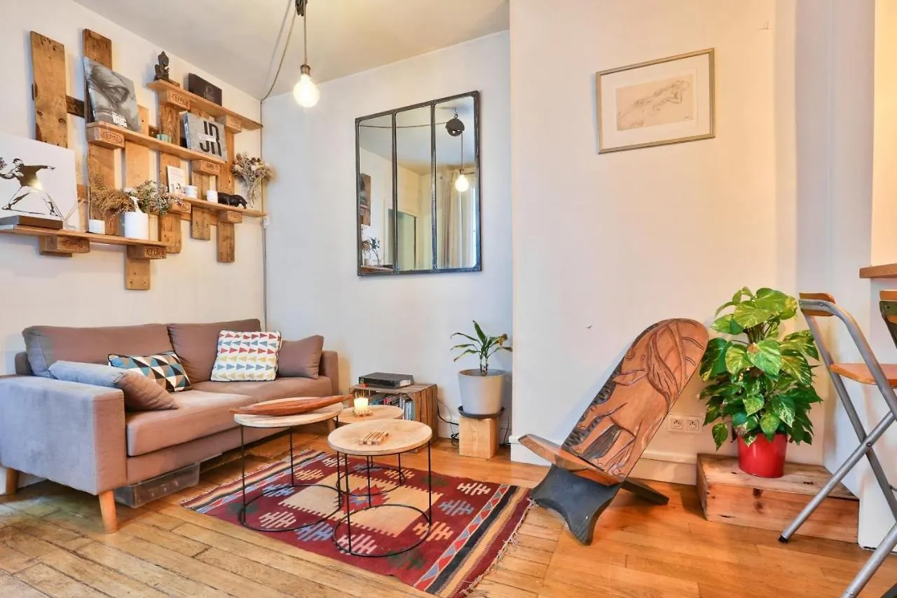 Charming Apartment For 2 People - Paris 20 contacts