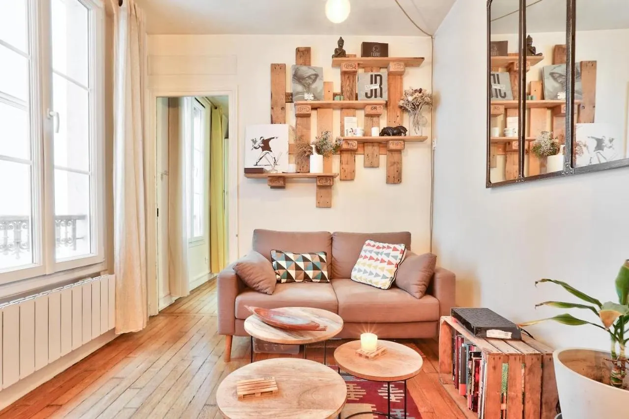 Charming Apartment For 2 People - Paris 20 France