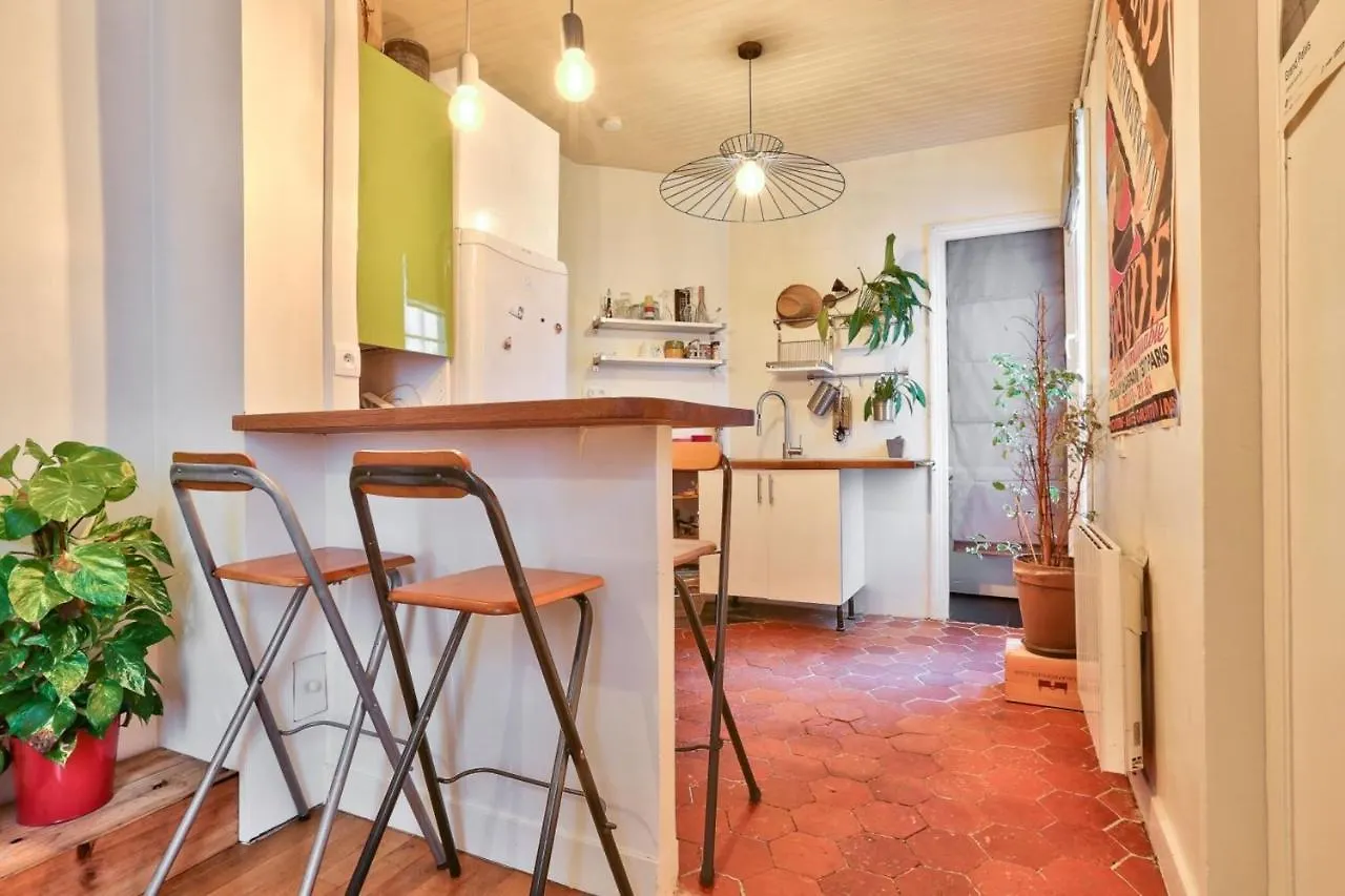 Charming Apartment For 2 People - Paris 20 France